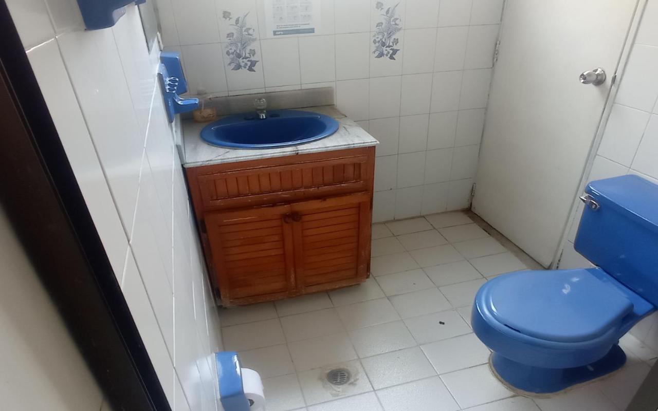 Yellow House Hostel メデジン エクステリア 写真