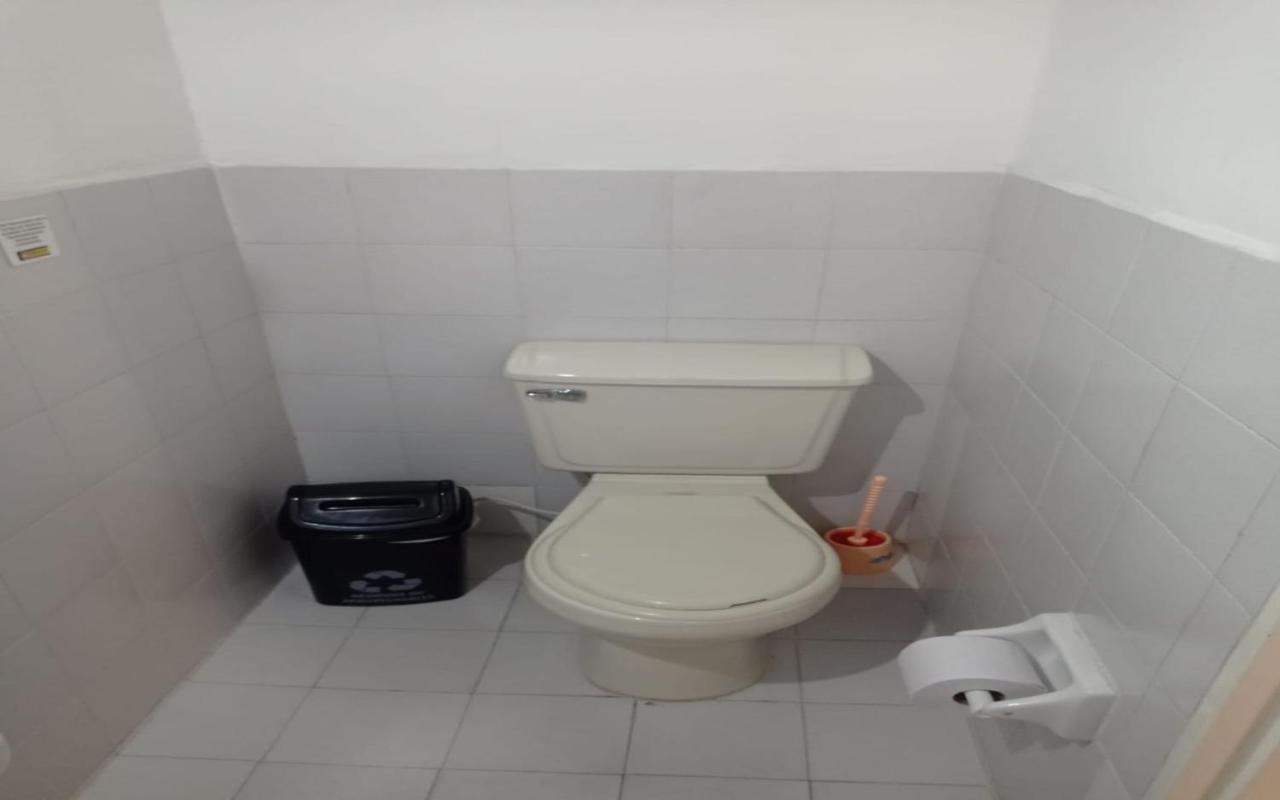Yellow House Hostel メデジン エクステリア 写真