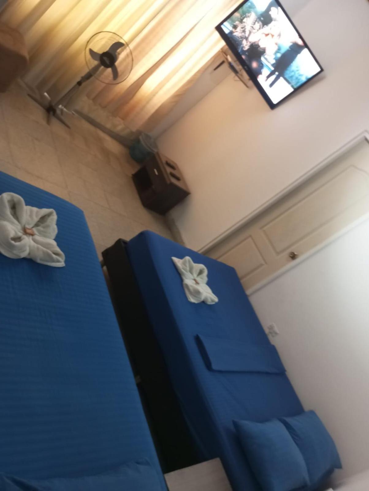 Yellow House Hostel メデジン エクステリア 写真