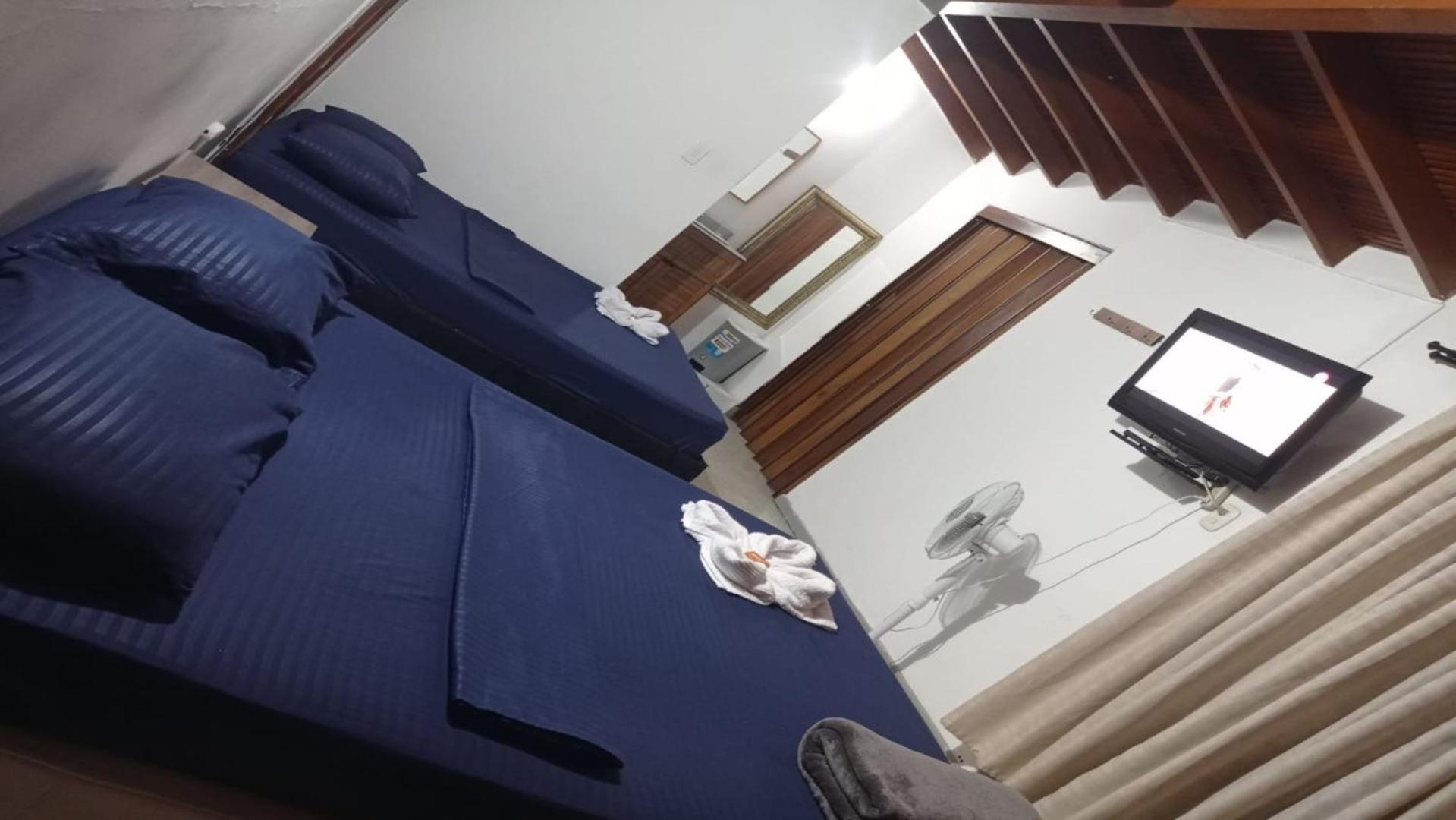 Yellow House Hostel メデジン エクステリア 写真